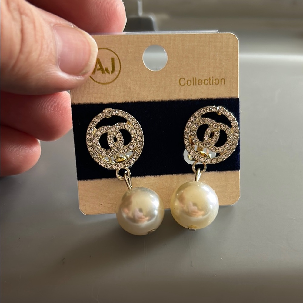 Elegant Silver and Pearl Earrings